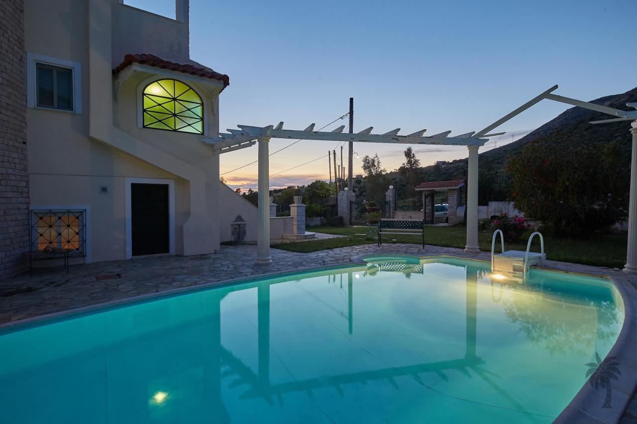 Villa Konstadina With Swimming PoolKalivia Thorikou エクステリア 写真